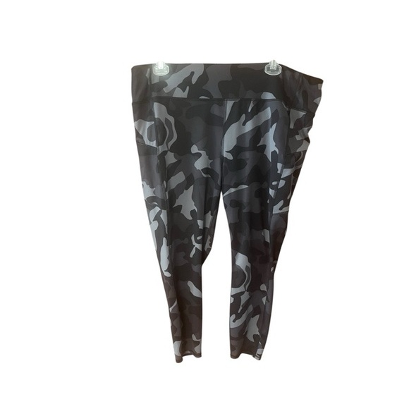 Athleta Camo Contender 7/8 leggings - Picture 1 of 7